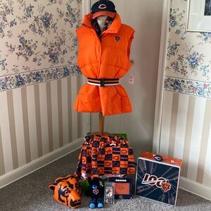 Chicago Bears Fan Package!! NWT puffer vest in L, foam hat, cap, shorts & more!
